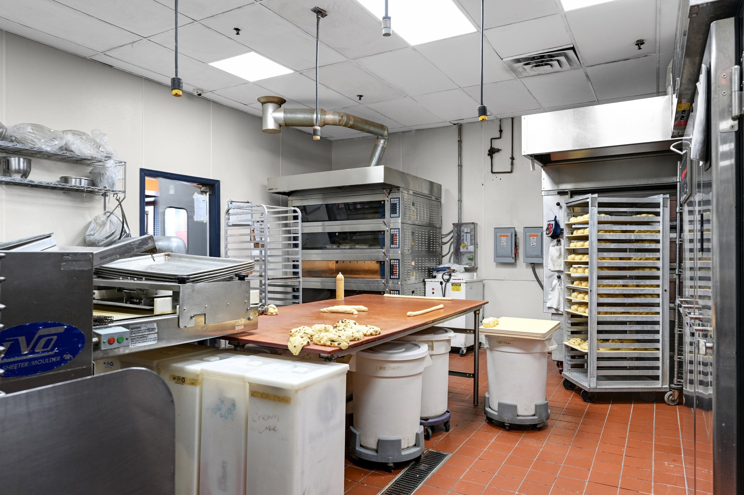 Full Restaurant for Sale in Minnetonka, MN, $2M - Thumbnail 1