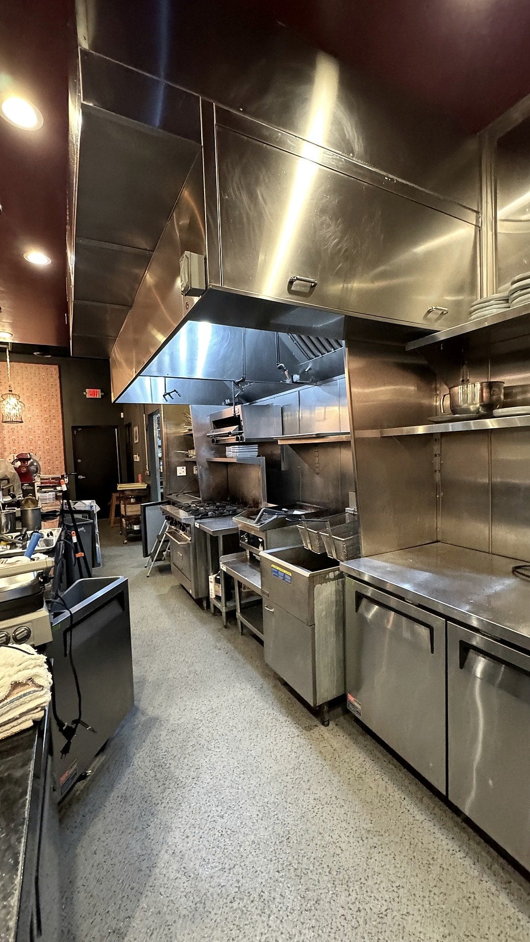 Trophy-condition, second-generation restaurant - Thumbnail 5