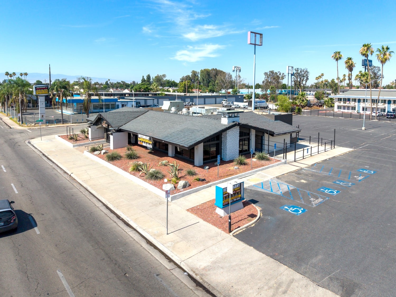 Free Standing +/- 5,600 SF Restaurant Space