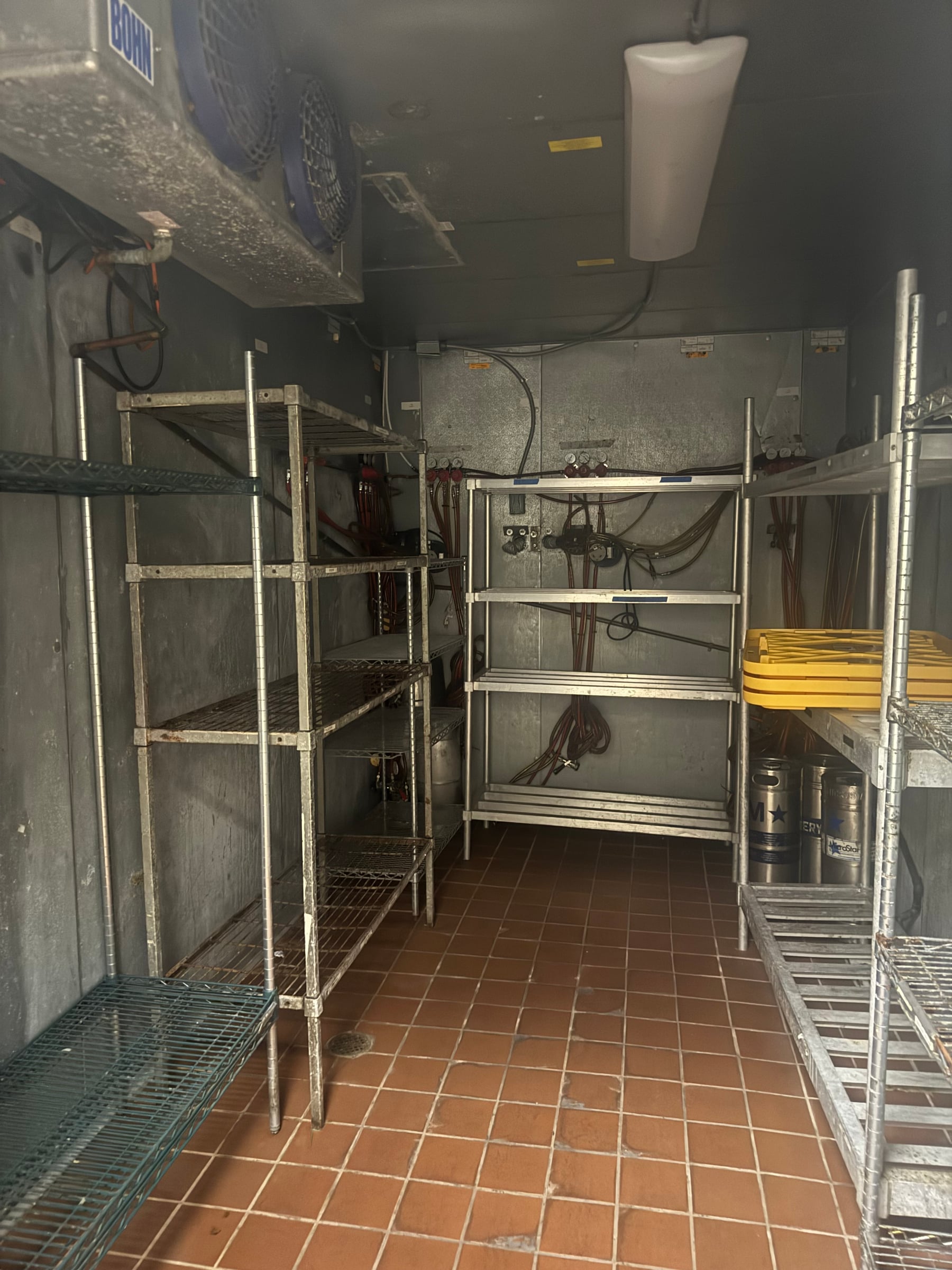Free Standing +/- 5,600 SF Restaurant Space - Thumbnail 3