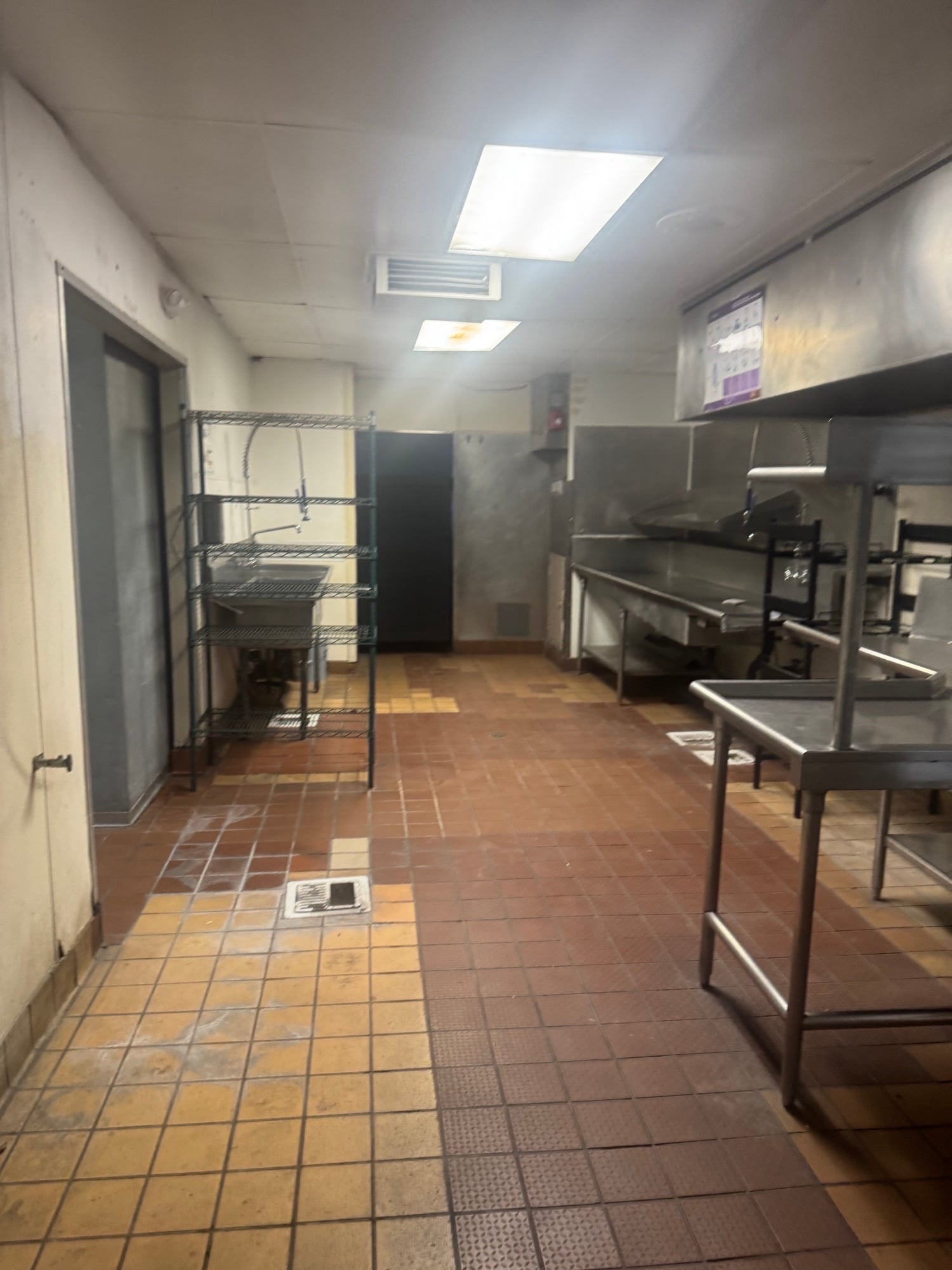 Free Standing +/- 5,600 SF Restaurant Space - Thumbnail 1