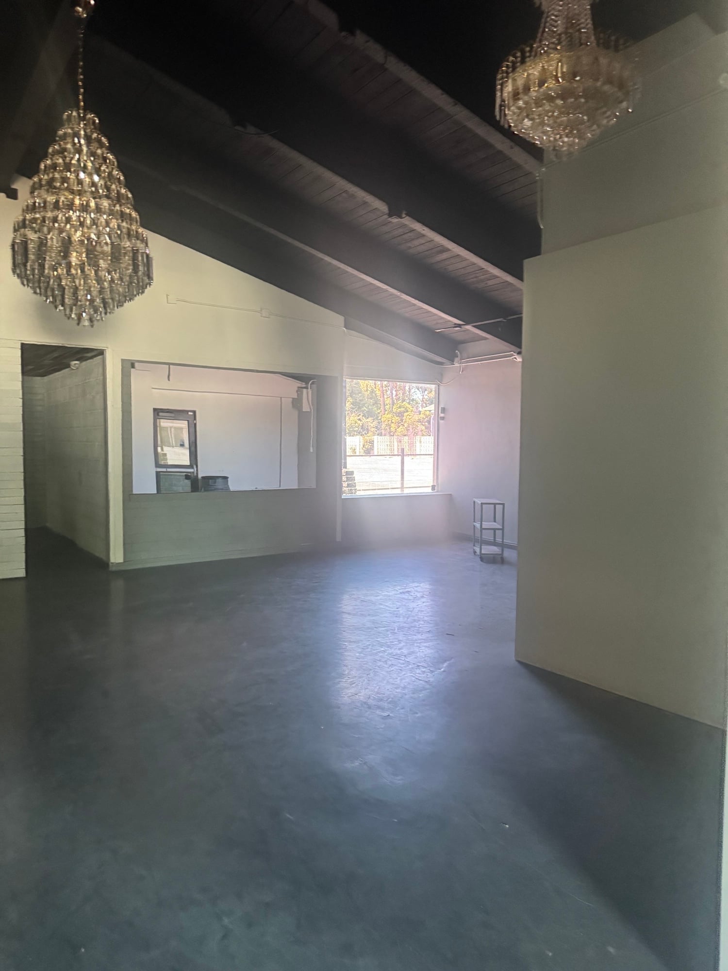 Free Standing +/- 5,600 SF Restaurant Space - Thumbnail 5