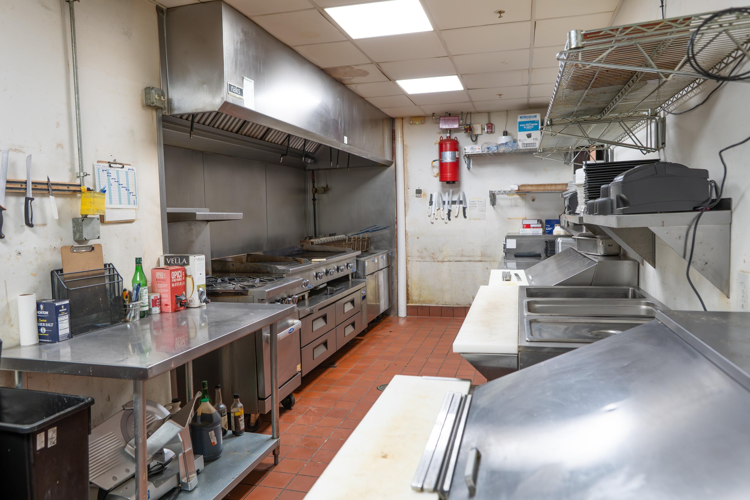 Newly Renovated Restaurant & Bar - Thumbnail 3