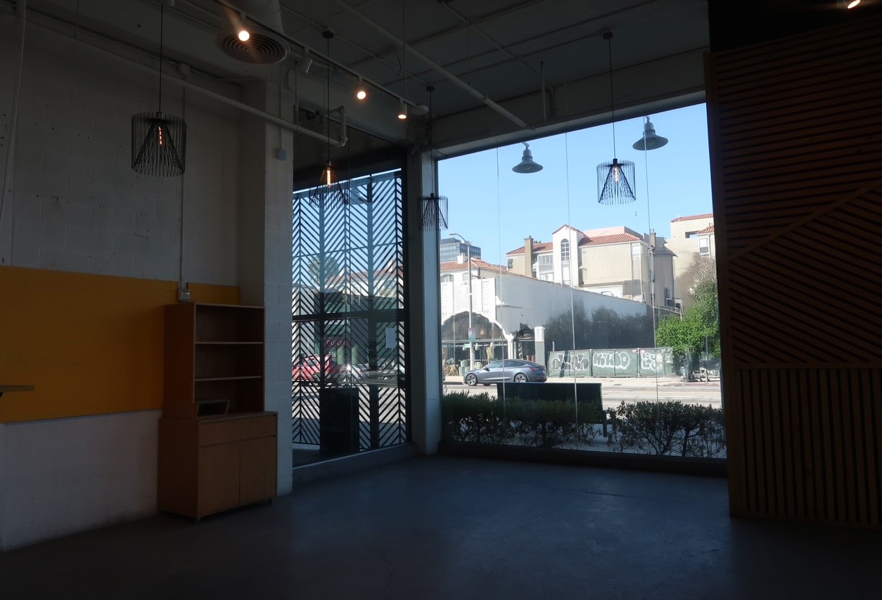 Full Restaurant for Lease in Los Angeles CA - Thumbnail 3