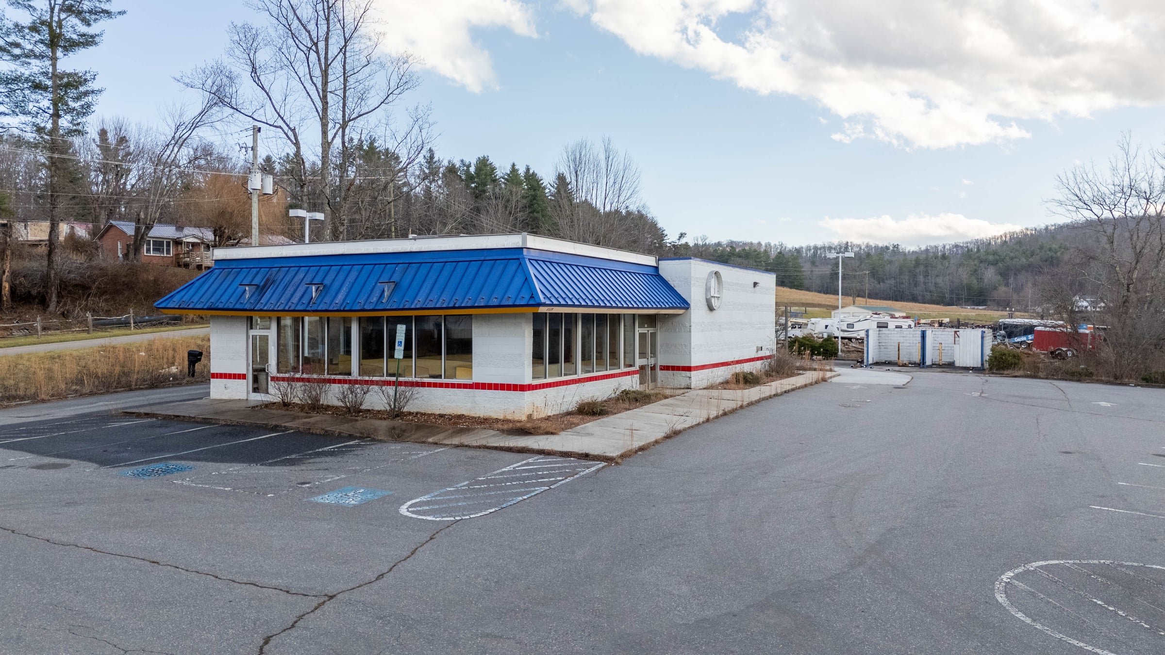 Freestanding Drive-Thru Restaurant Building in Spruce Pine, NC