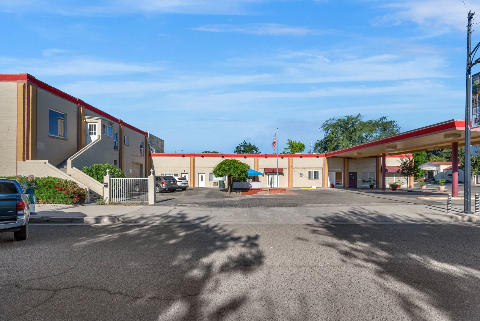 Owner User/Investment Opportunity: Restaurant + Apartment in Lemoore, CA - Thumbnail 4
