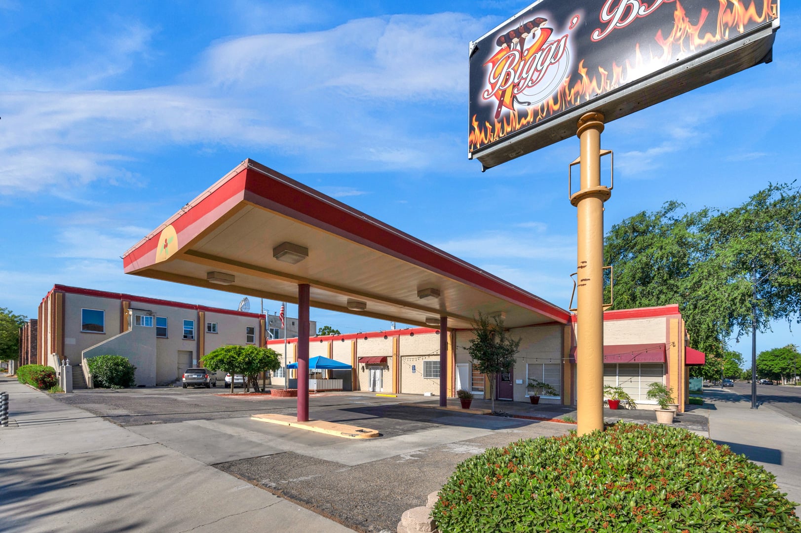 Owner User/Investment Opportunity: Restaurant + Apartment in Lemoore, CA - Image 1