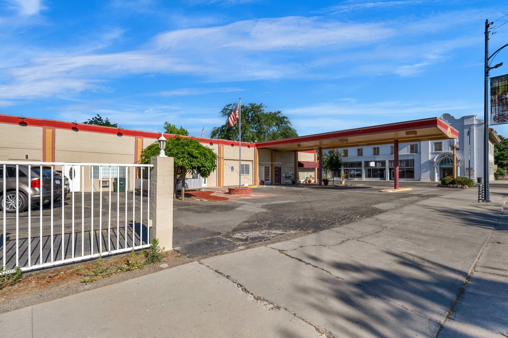 Owner User/Investment Opportunity: Restaurant + Apartment in Lemoore, CA - Thumbnail 3