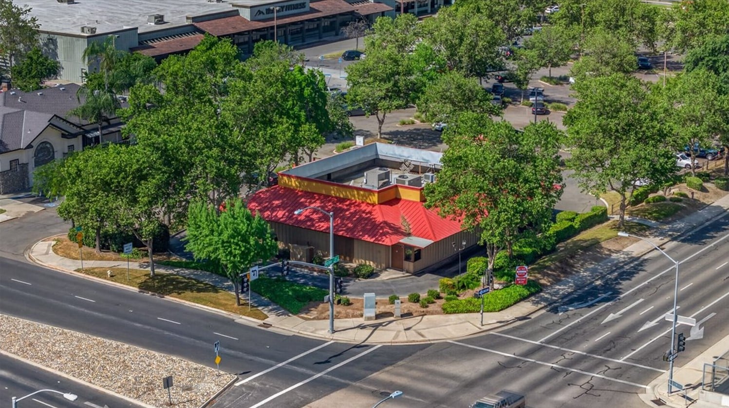 Freestanding Drive-Thru Restaurant Building in Visalia, CA - Thumbnail 4