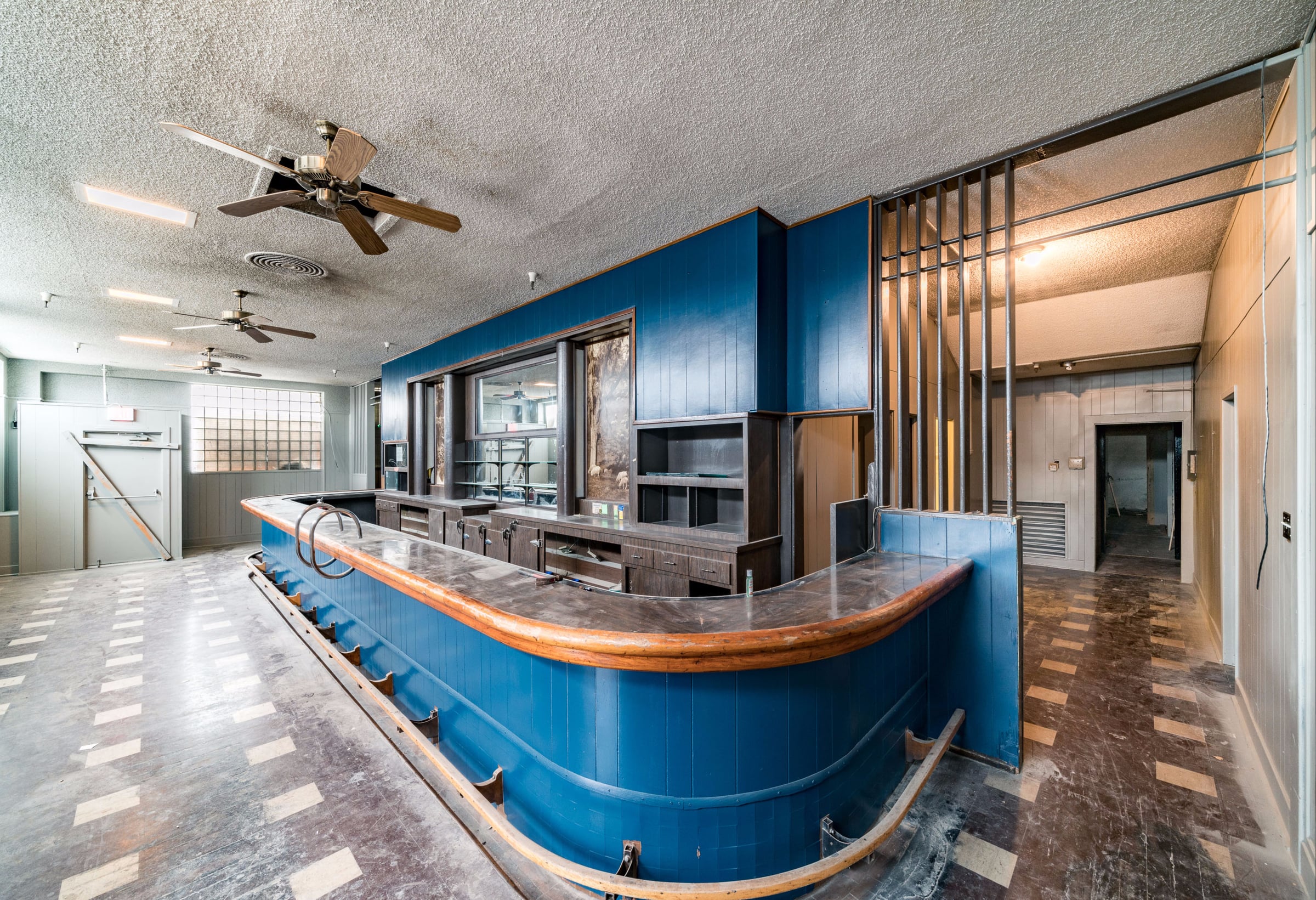 Full Restaurant for Lease in Downtown, Fresno, CA – 2,897 SF - Image 1
