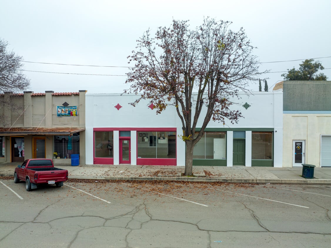 Former Restaurant Building In Dos Palos, CA - Image 1