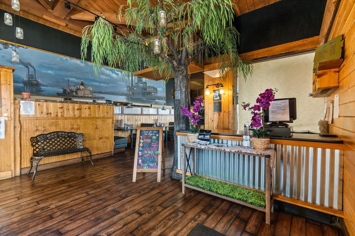Turn-Key Restaurant Building Located in Bakersfield, CA