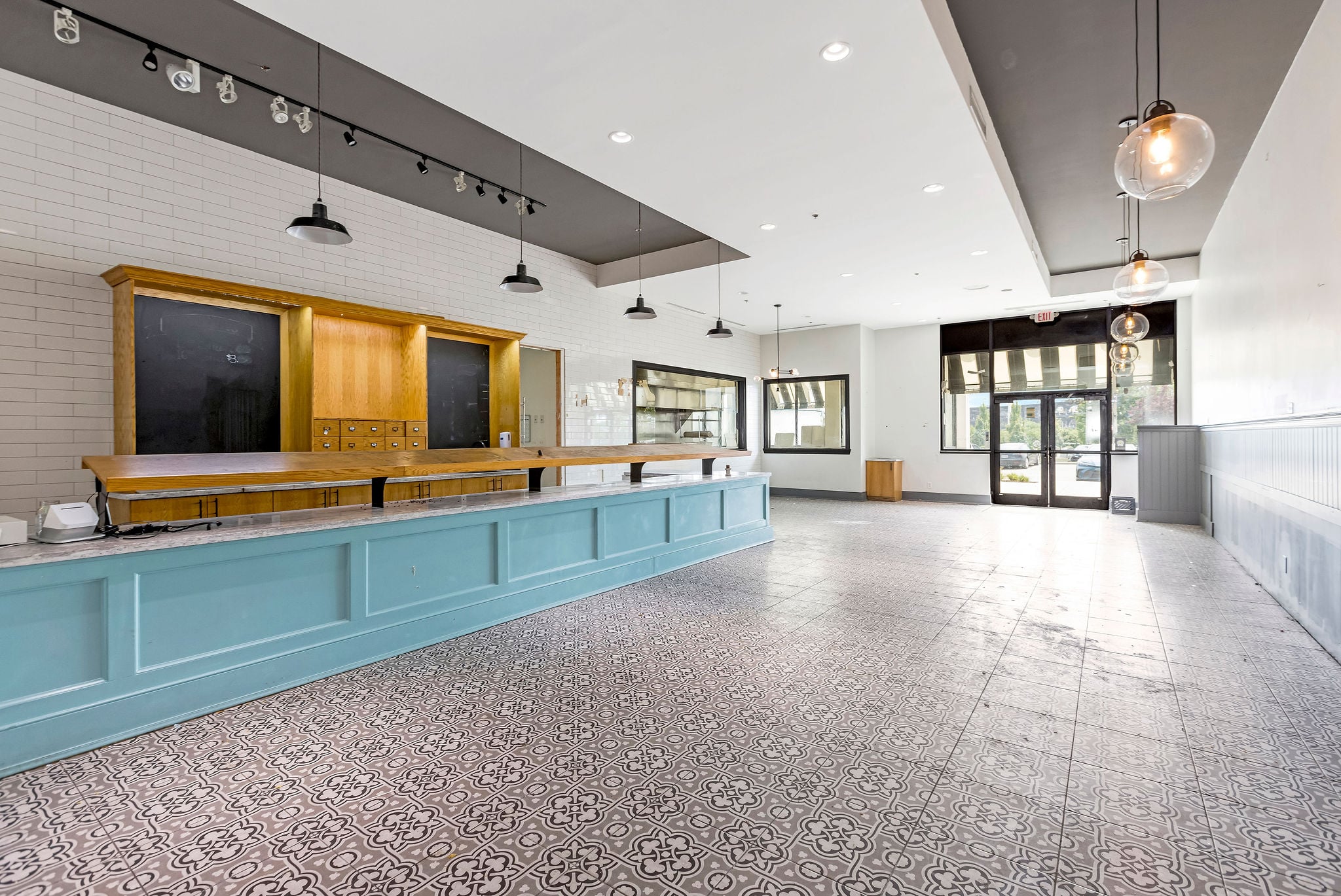 2,747 SF retail space available for lease with pre-existing restaurant/bakery buildout - Thumbnail 3