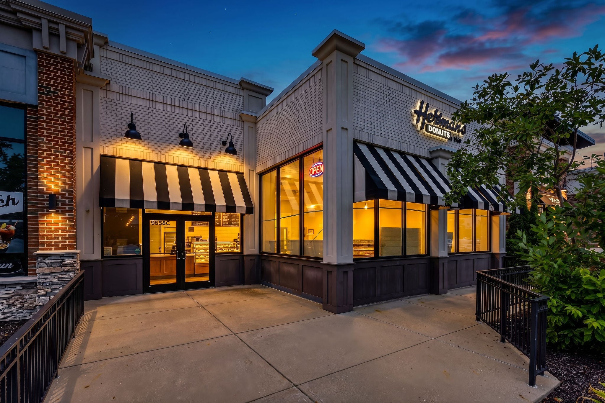 2,747 SF retail space available for lease with pre-existing restaurant/bakery buildout