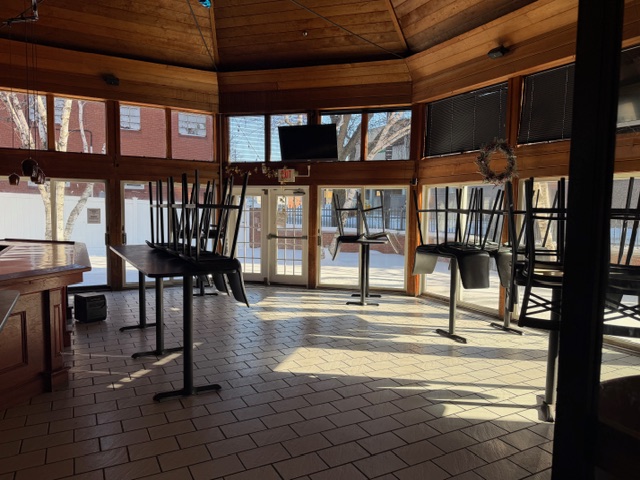 Excellent LOCATION Downtown at Major Intersection FULL scale restaurant/eatery/food pavilion/ entertainment  center - Thumbnail 8