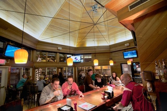 Excellent LOCATION Downtown at Major Intersection FULL scale restaurant/eatery/food pavilion/ entertainment  center - Thumbnail 11