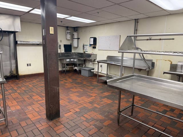 Excellent LOCATION Downtown at Major Intersection FULL scale restaurant/eatery/food pavilion/ entertainment  center - Thumbnail 10