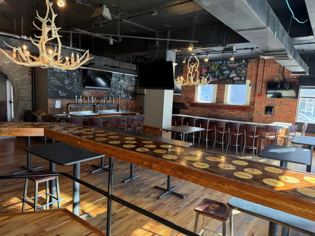 Excellent LOCATION Downtown at Major Intersection FULL scale restaurant/eatery/food pavilion/ entertainment  center - Thumbnail 6