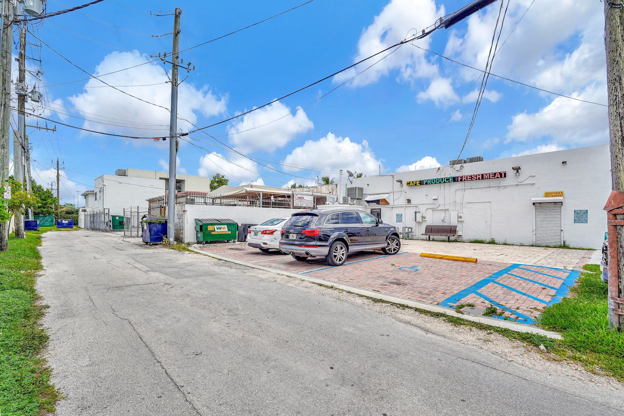 Restaurant & Bar + Building For Sale in Normandy Isles - Thumbnail 1