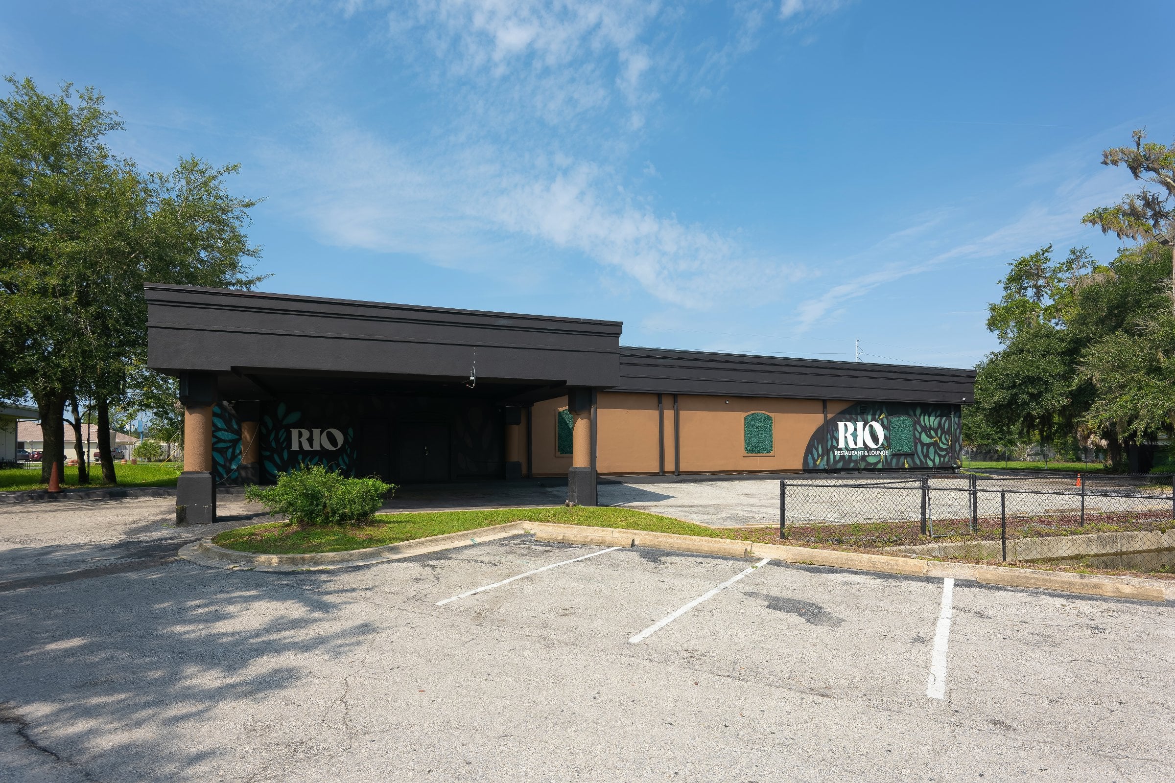 Multi-Use Full Restaurant for Sale in Jacksonville, FL, $2.1M - Image 1