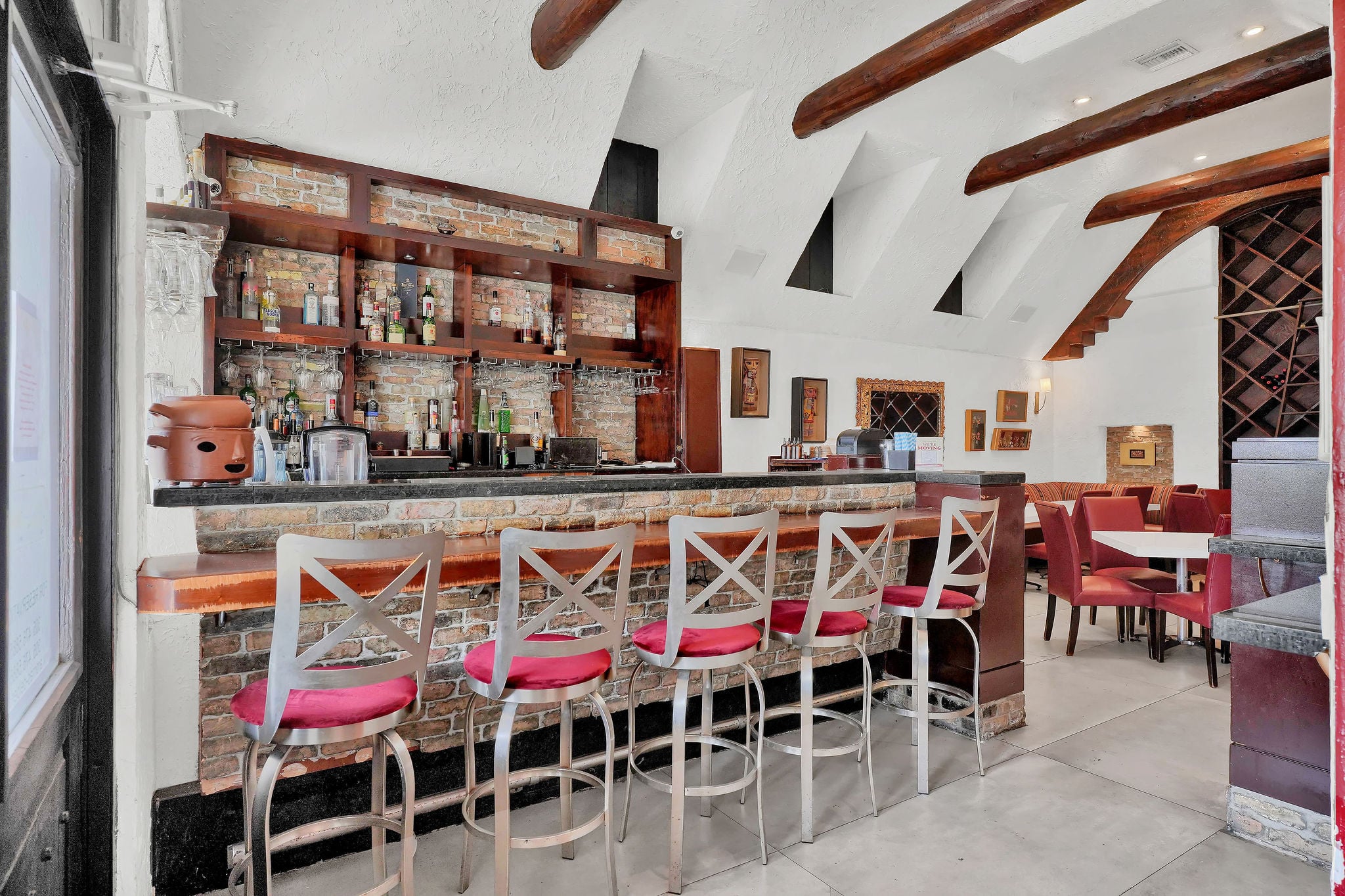 Full Restaurant for Lease in Coral Gables Section, Coral Gables, FL – 3,820 SF