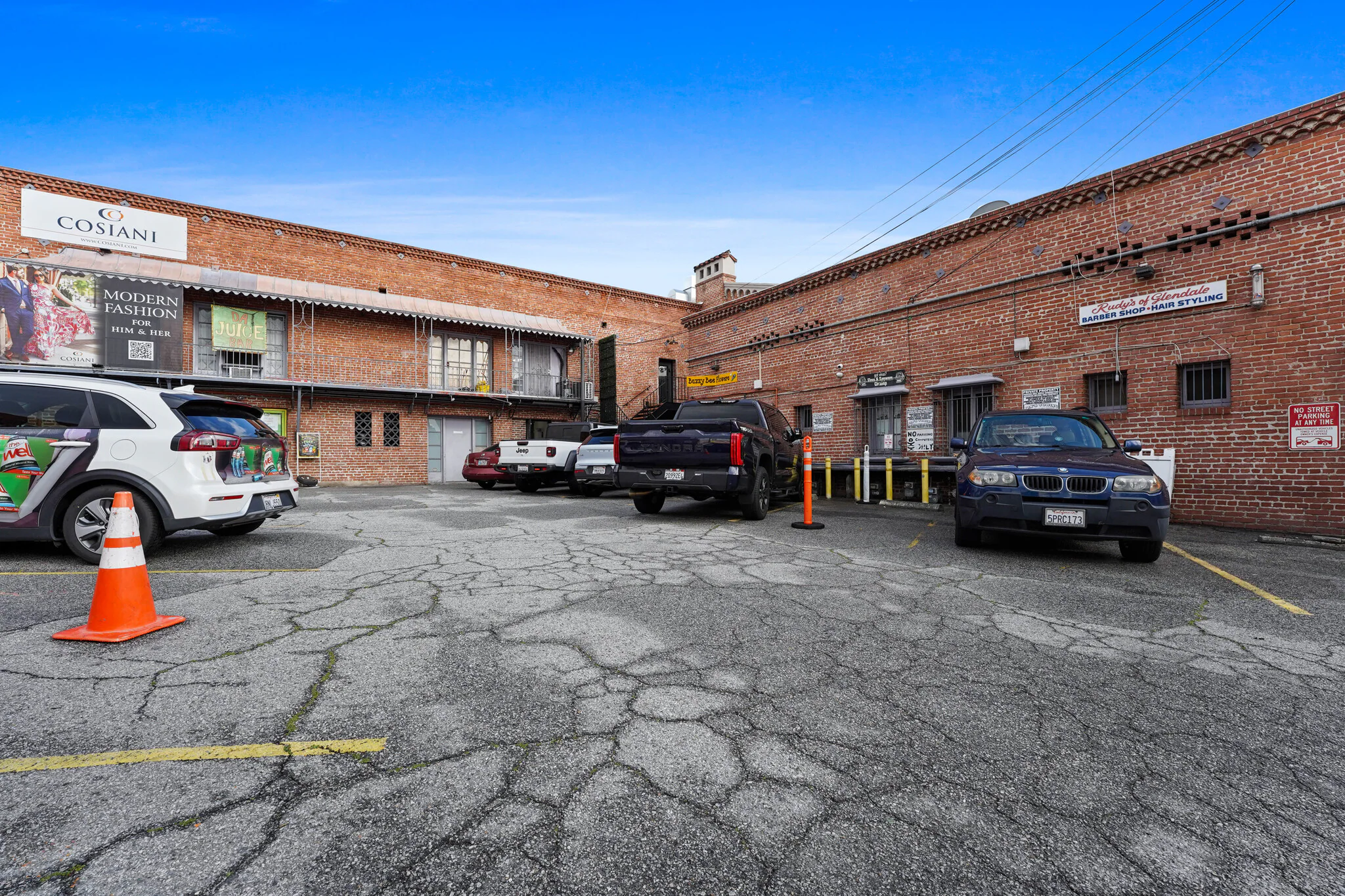 Multi-Use Full Restaurant for Lease in Glendale CA - Thumbnail 2