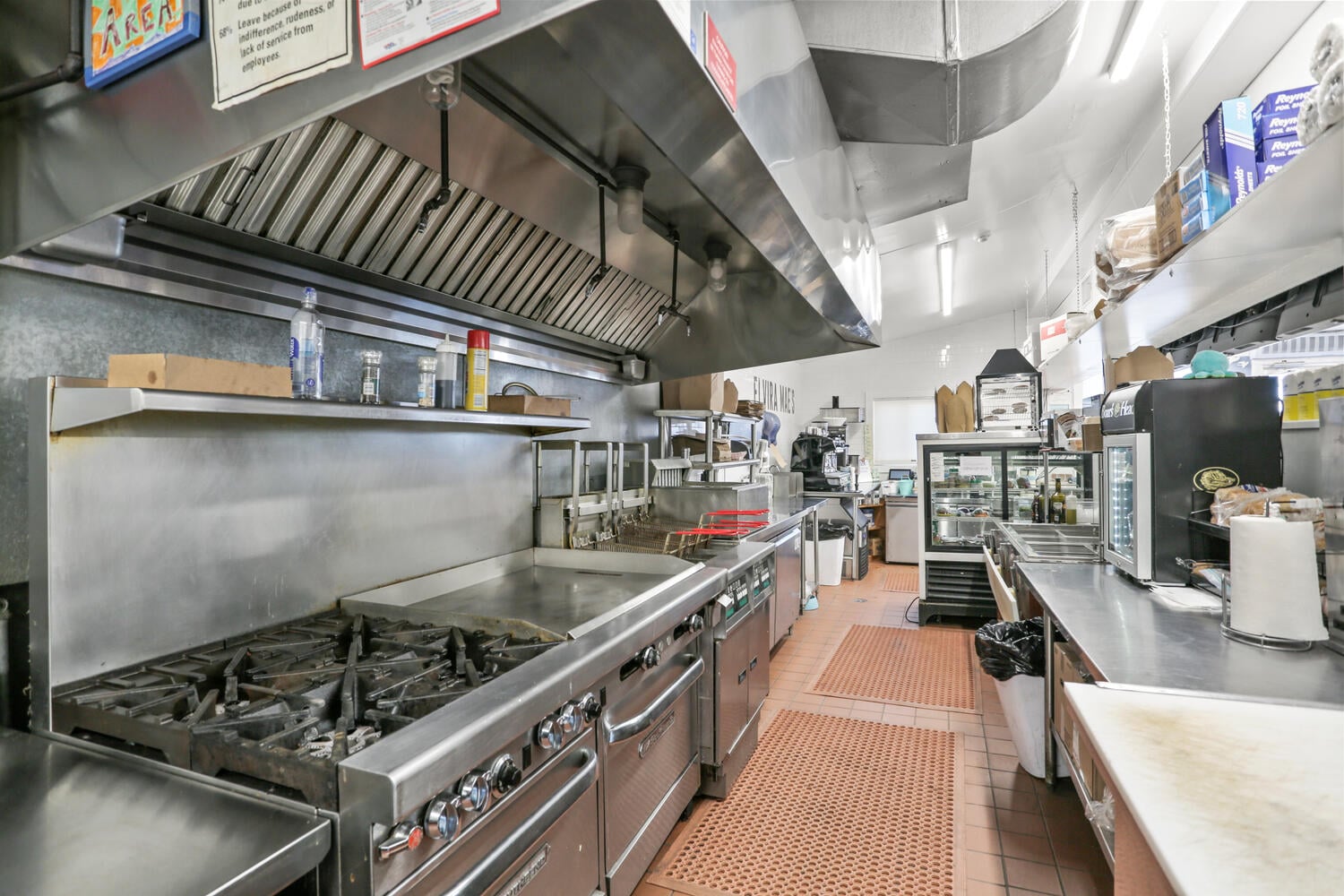 Exceptional Restaurant Location For Lease Featuring New Kitchen Equipment - Thumbnail 3