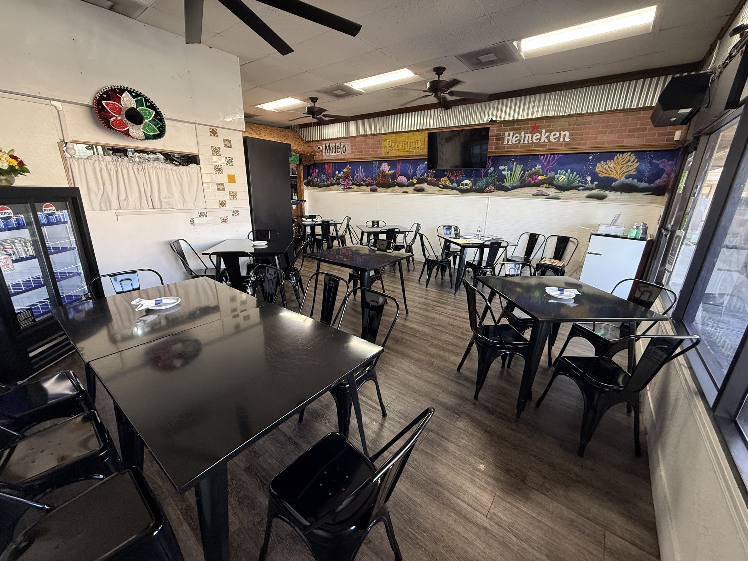 Restaurant with Beer and Wine - Thumbnail 1