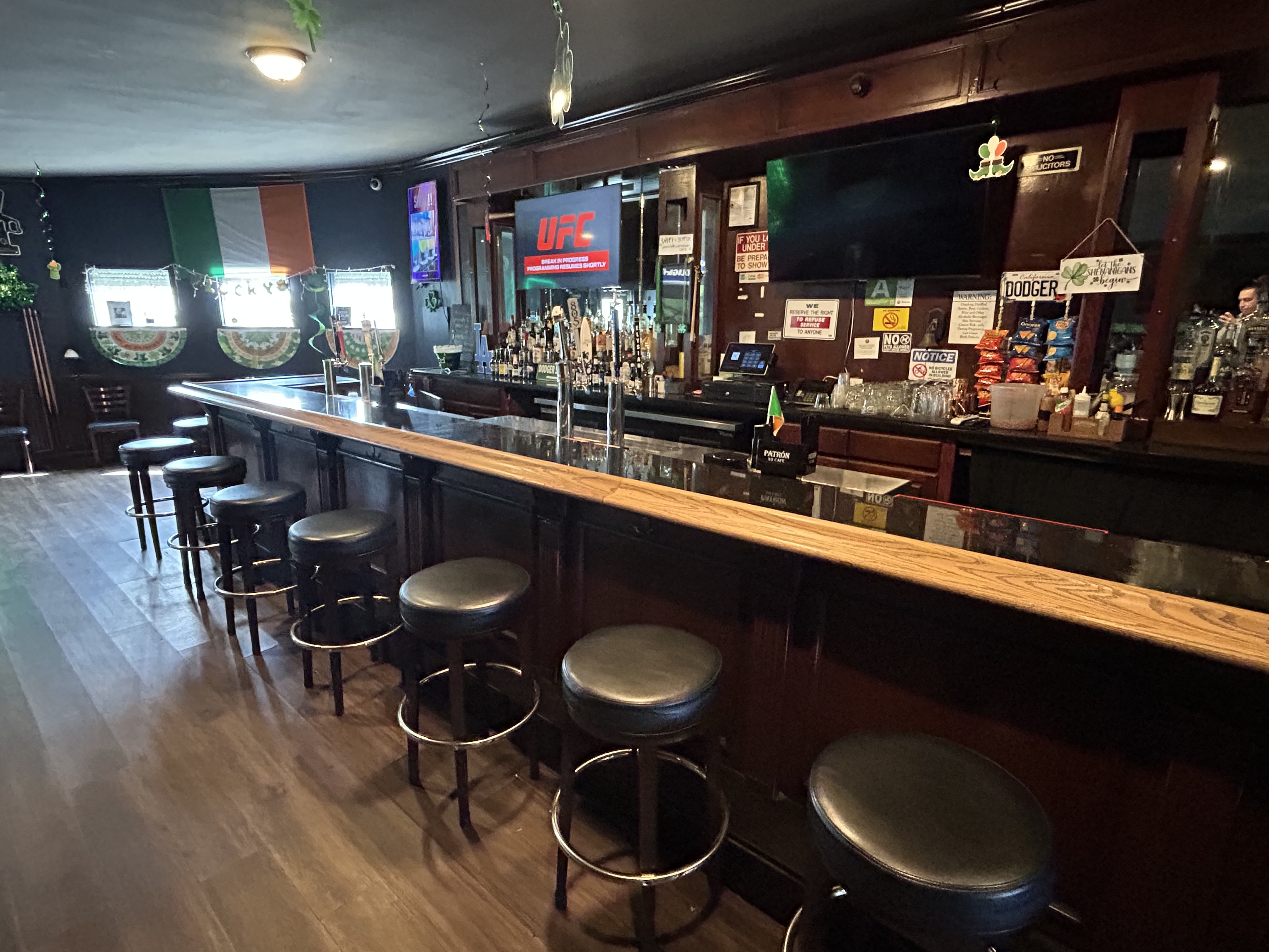 Bar Lounge in Lawndale CA - Thumbnail 5