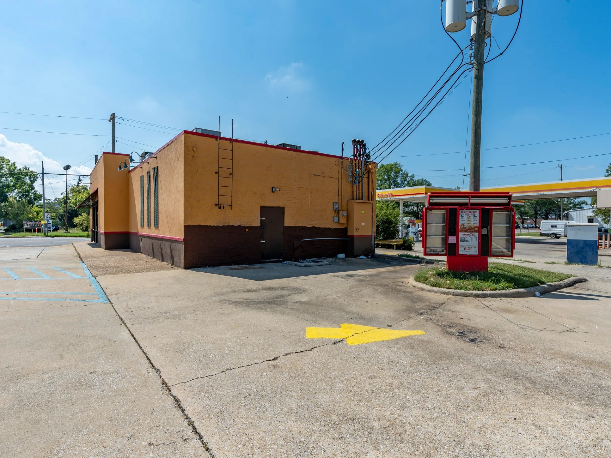 Freestanding retail/restaurant opportunity - Thumbnail 1