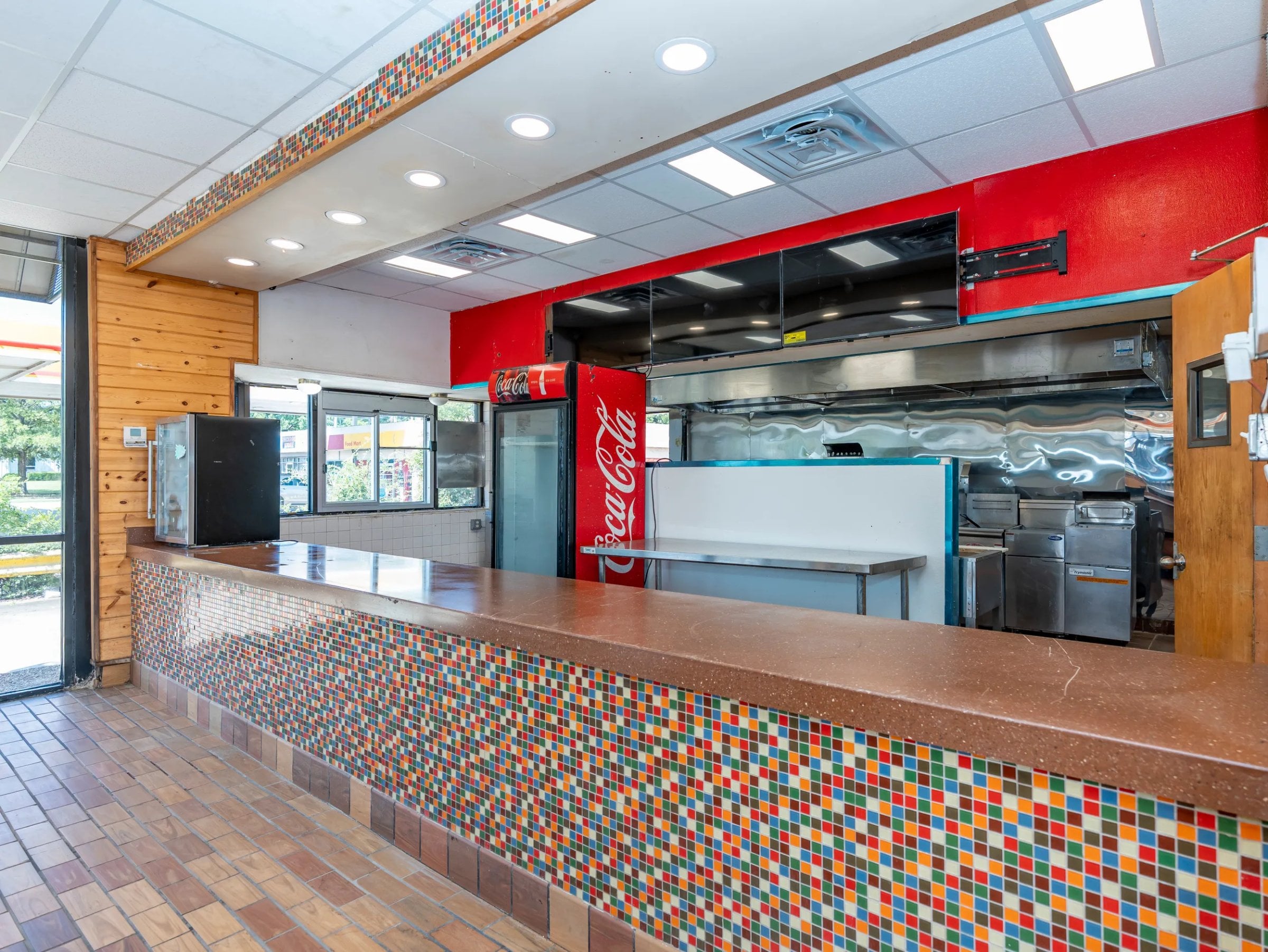 Freestanding retail/restaurant opportunity - Thumbnail 4