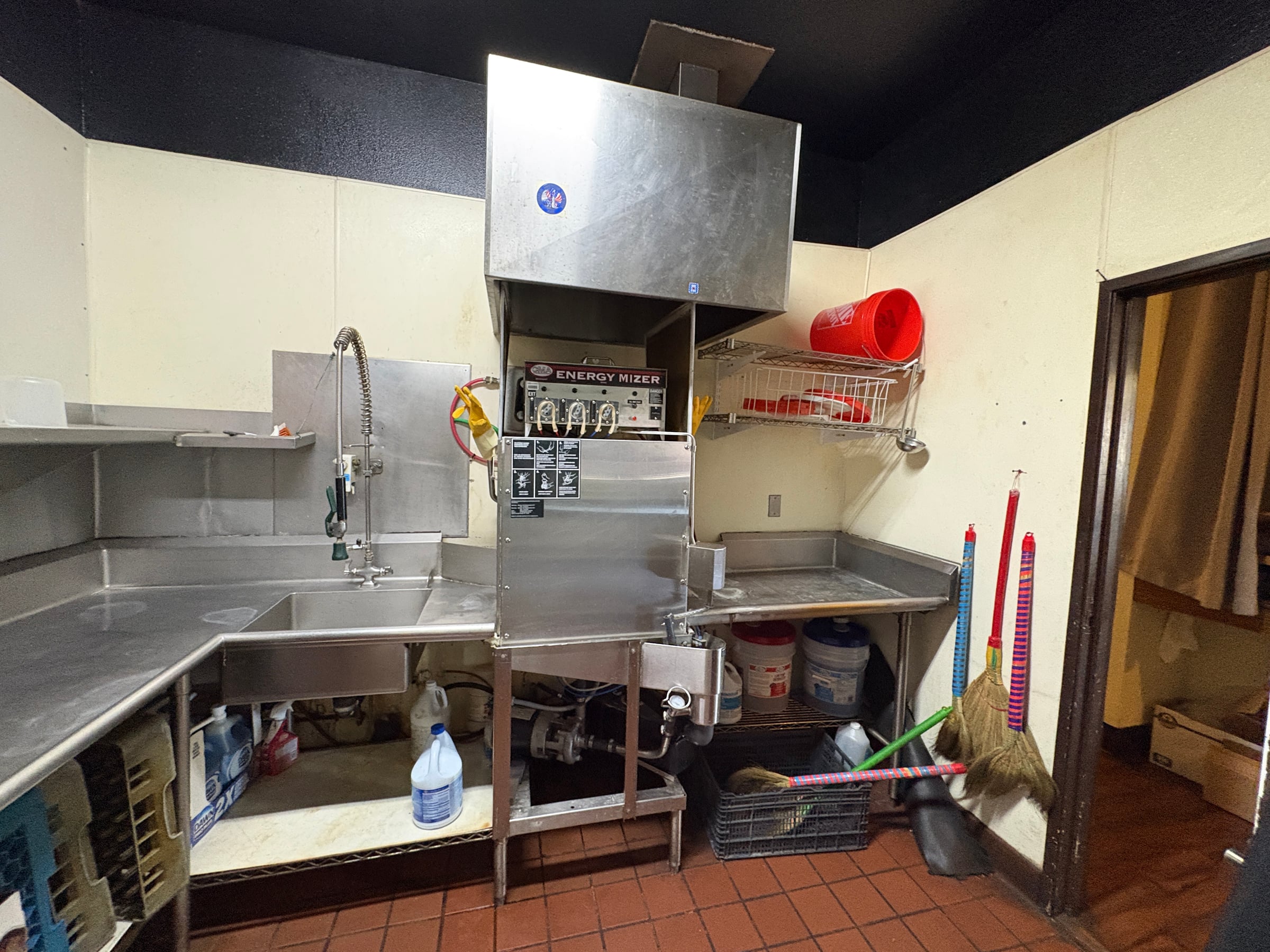 Full Restaurant for Sale in Salem, OR, 3,300 SF - Thumbnail 2