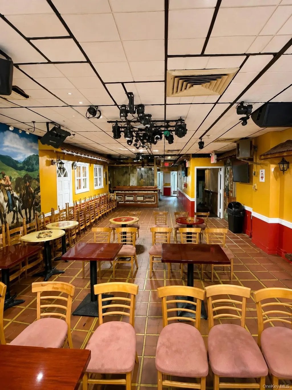Full Restaurant for Sale in Jackson Heights, Queens, NY, 3,159 SF - Thumbnail 3