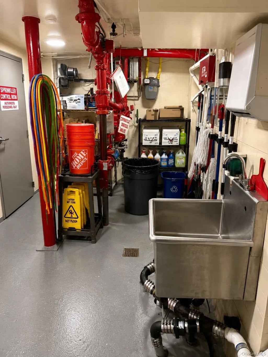 Full Restaurant for Sale in Jackson Heights, Queens, NY, 3,159 SF - Thumbnail 1