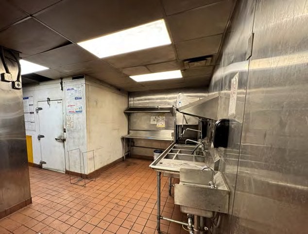 Premium 2nd Generation Restaurant Space in Highlands - Thumbnail 2