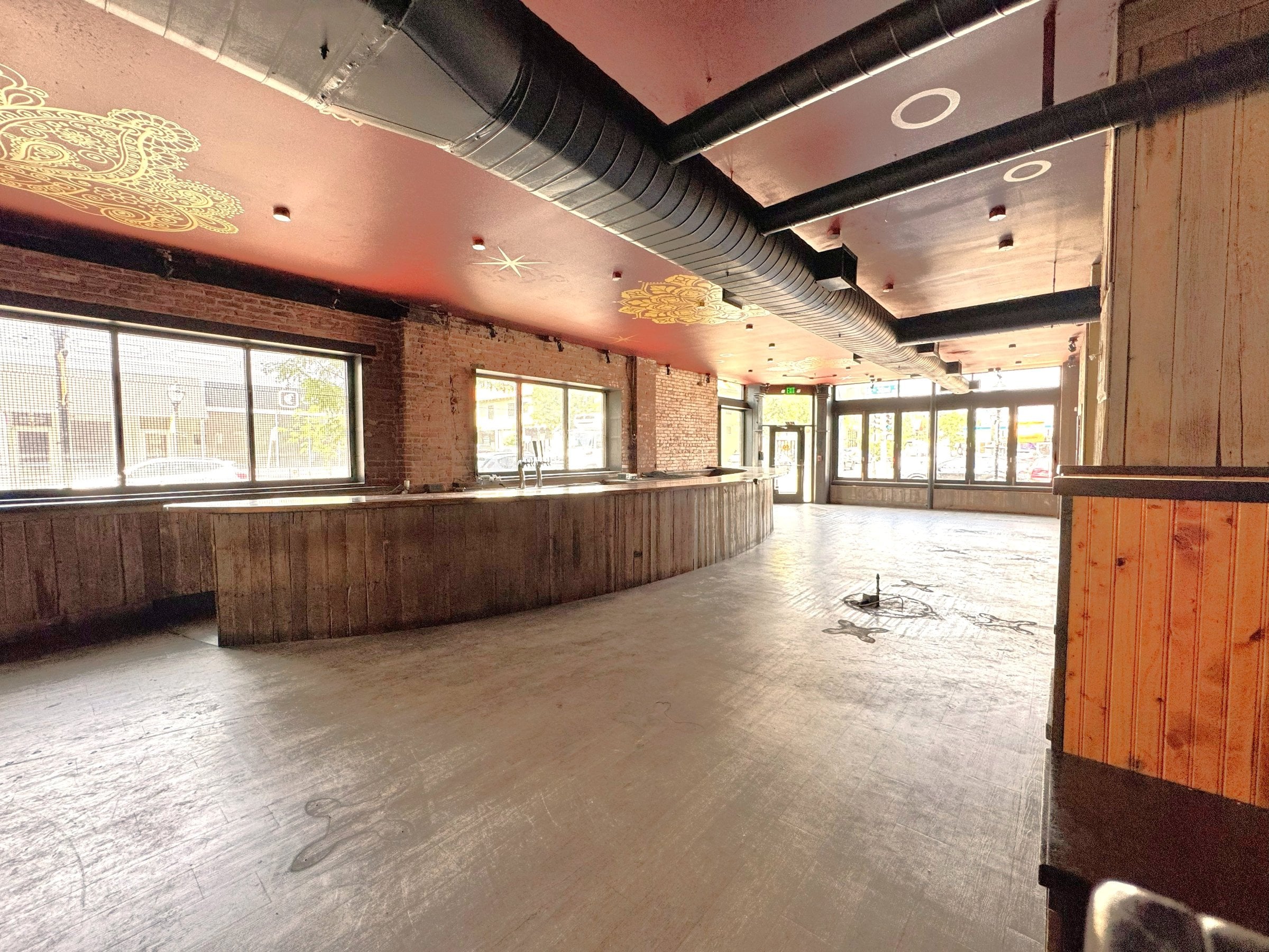 Premium 2nd Generation Restaurant Space in Highlands - Thumbnail 4