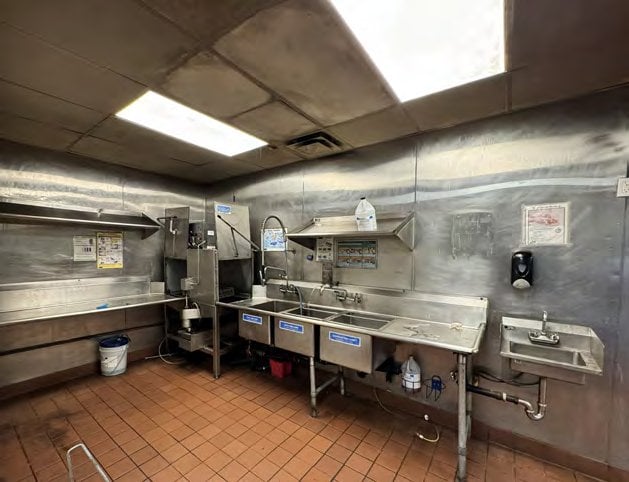 Premium 2nd Generation Restaurant Space in Highlands - Thumbnail 3