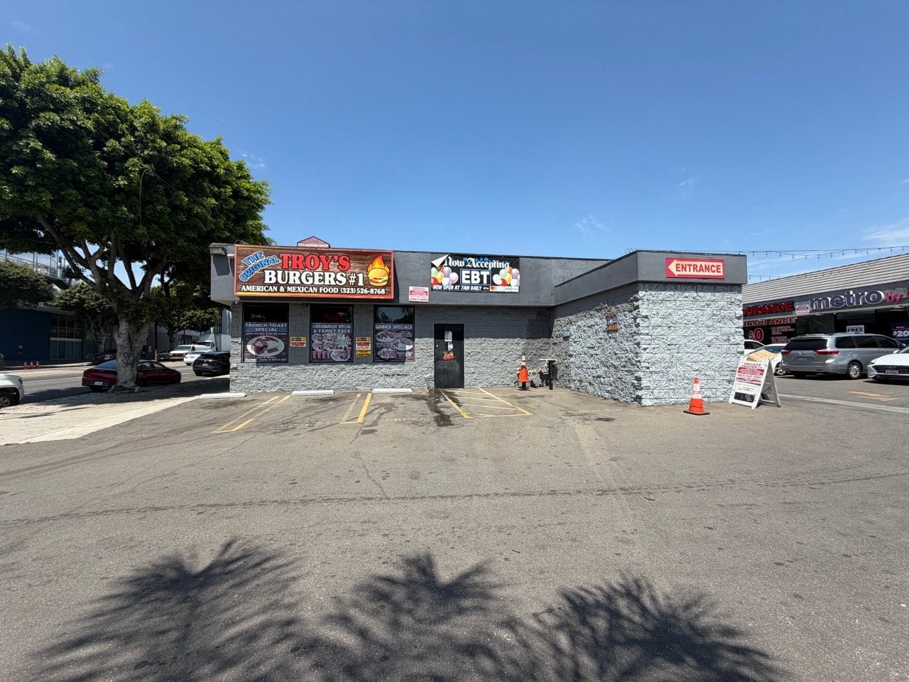 2,205 SF Fully Operational Restaurant for Sell , Fully Equipped