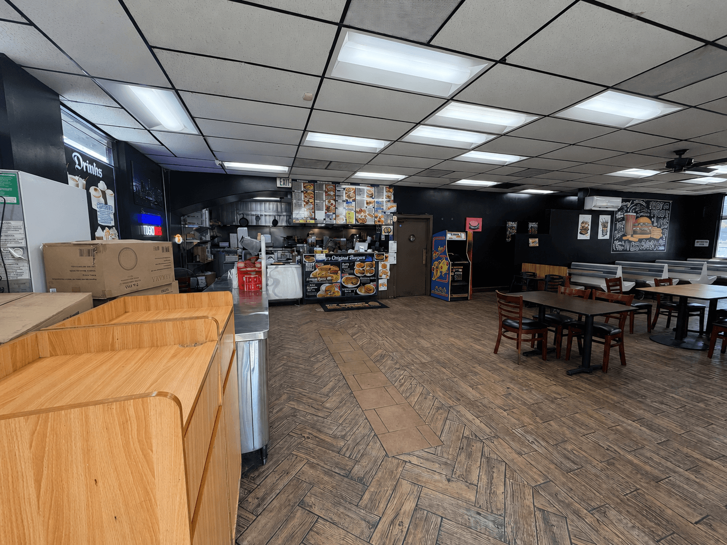 2,205 SF Fully Operational Restaurant for Sell , Fully Equipped - Thumbnail 4
