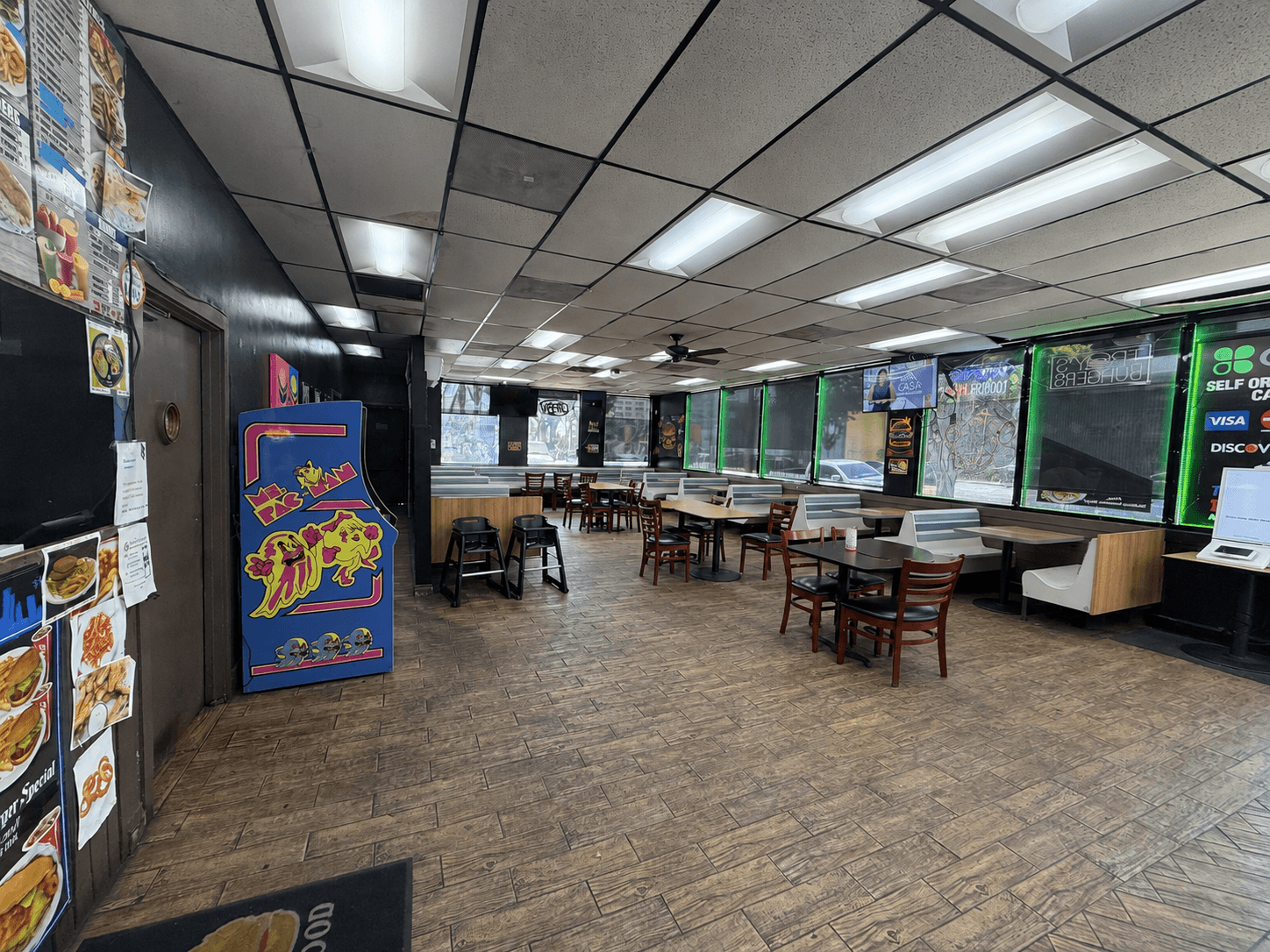 2,205 SF Fully Operational Restaurant for Sell , Fully Equipped - Thumbnail 5