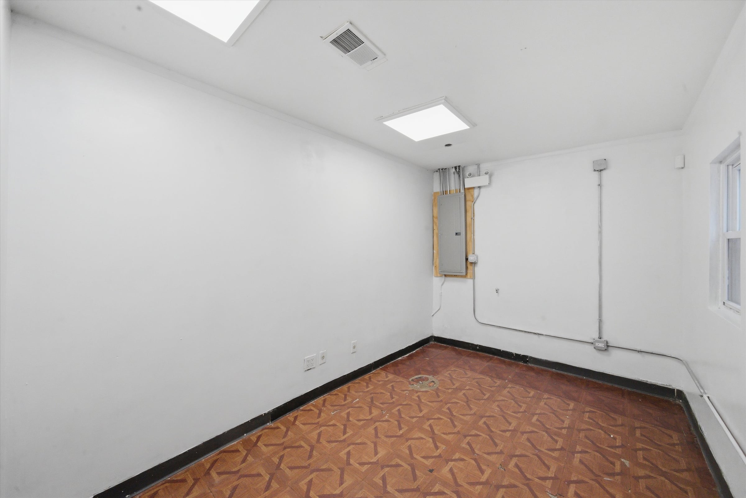 Multi-Use Full Restaurant for Lease in Chicago, IL, 1,000 SF - Thumbnail 1