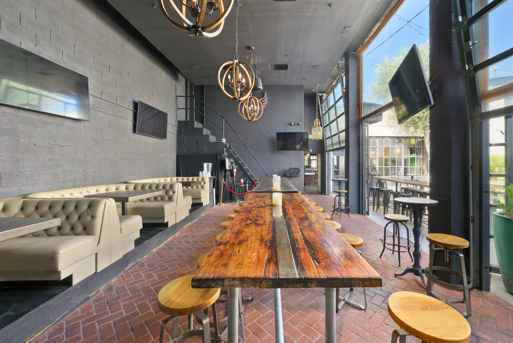 Full Restaurant for Lease in Los Angeles CA - Thumbnail 3