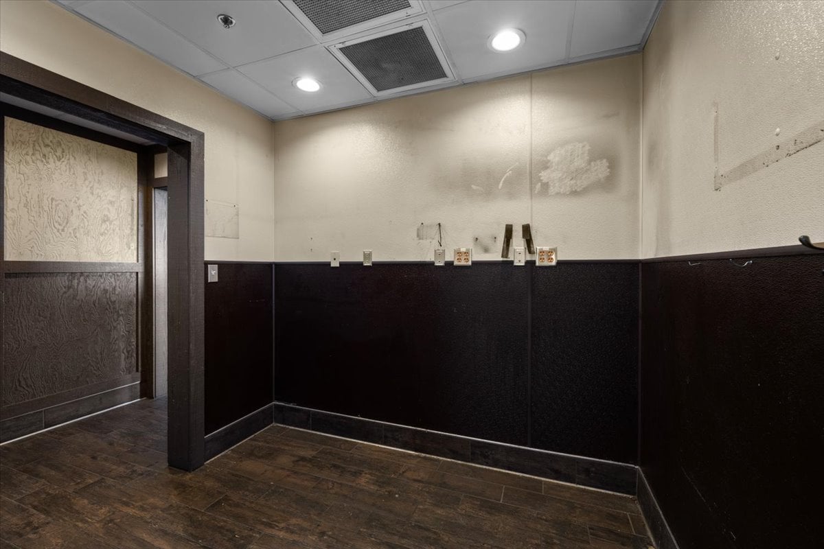 Full Restaurant for Lease in Medford, OR, 9,170 SF - Thumbnail 3