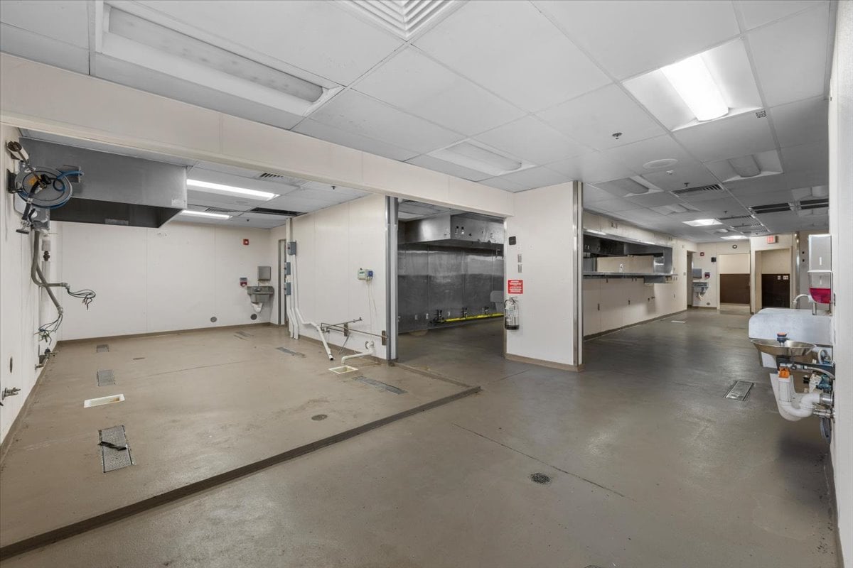 Full Restaurant for Lease in Medford, OR, 9,170 SF - Thumbnail 5