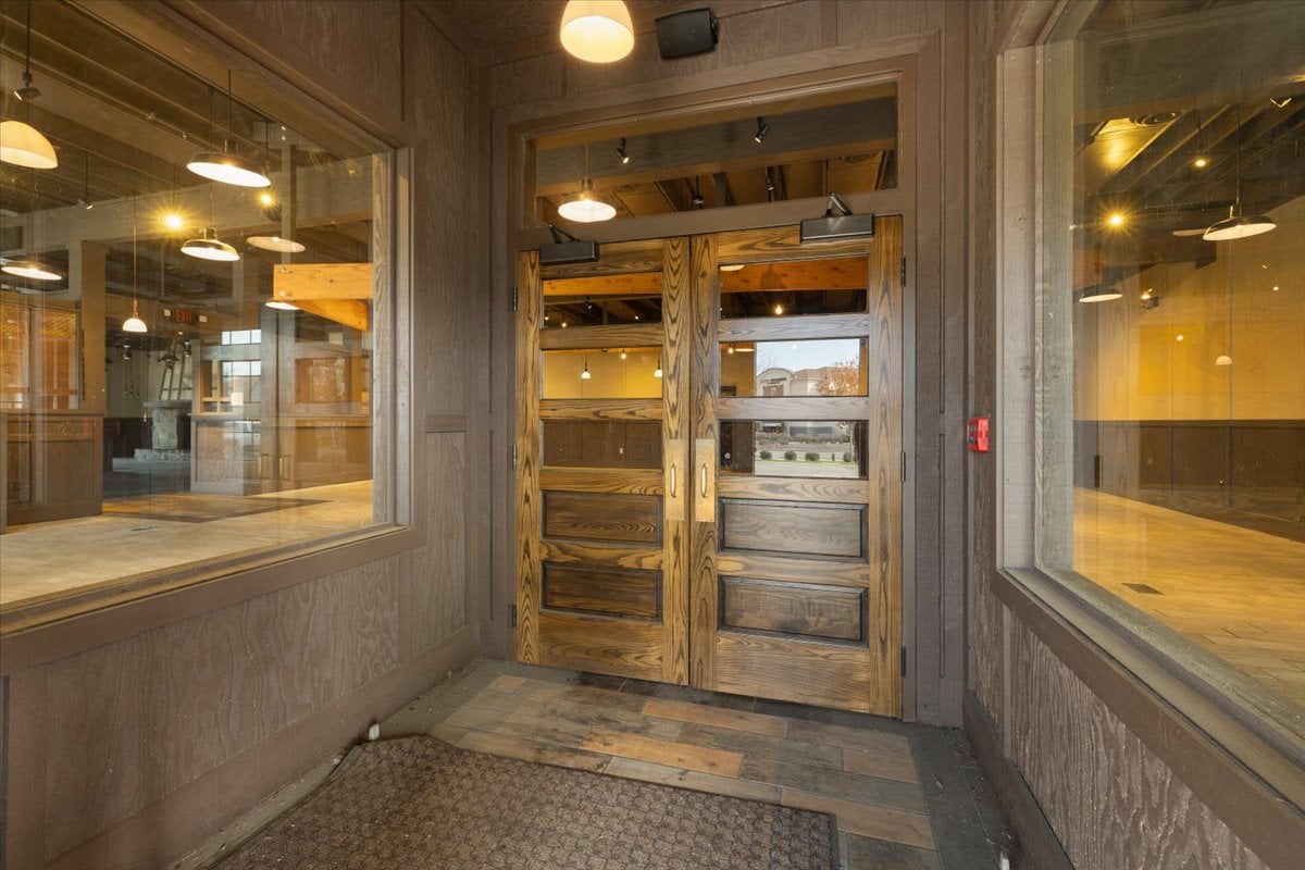 Full Restaurant for Lease in Medford, OR, 9,170 SF