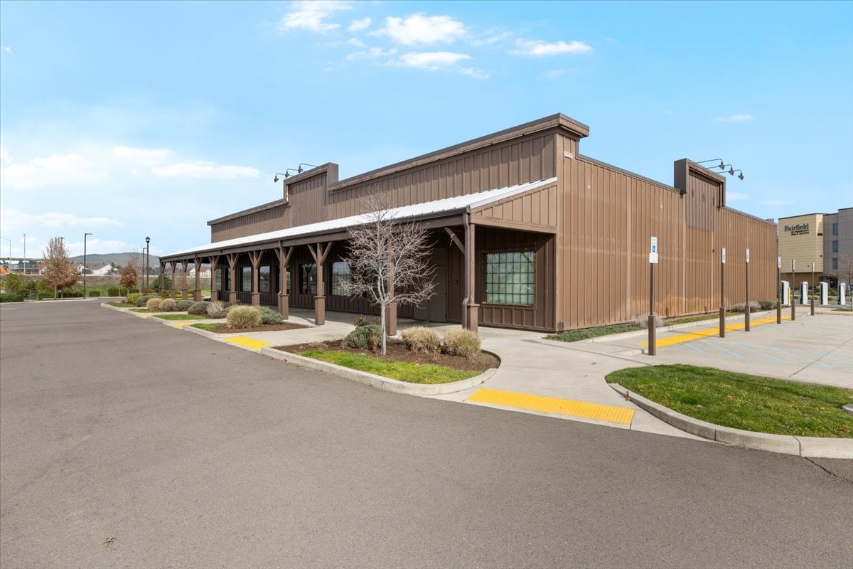 Full Restaurant for Lease in Medford, OR, 9,170 SF - Image 20