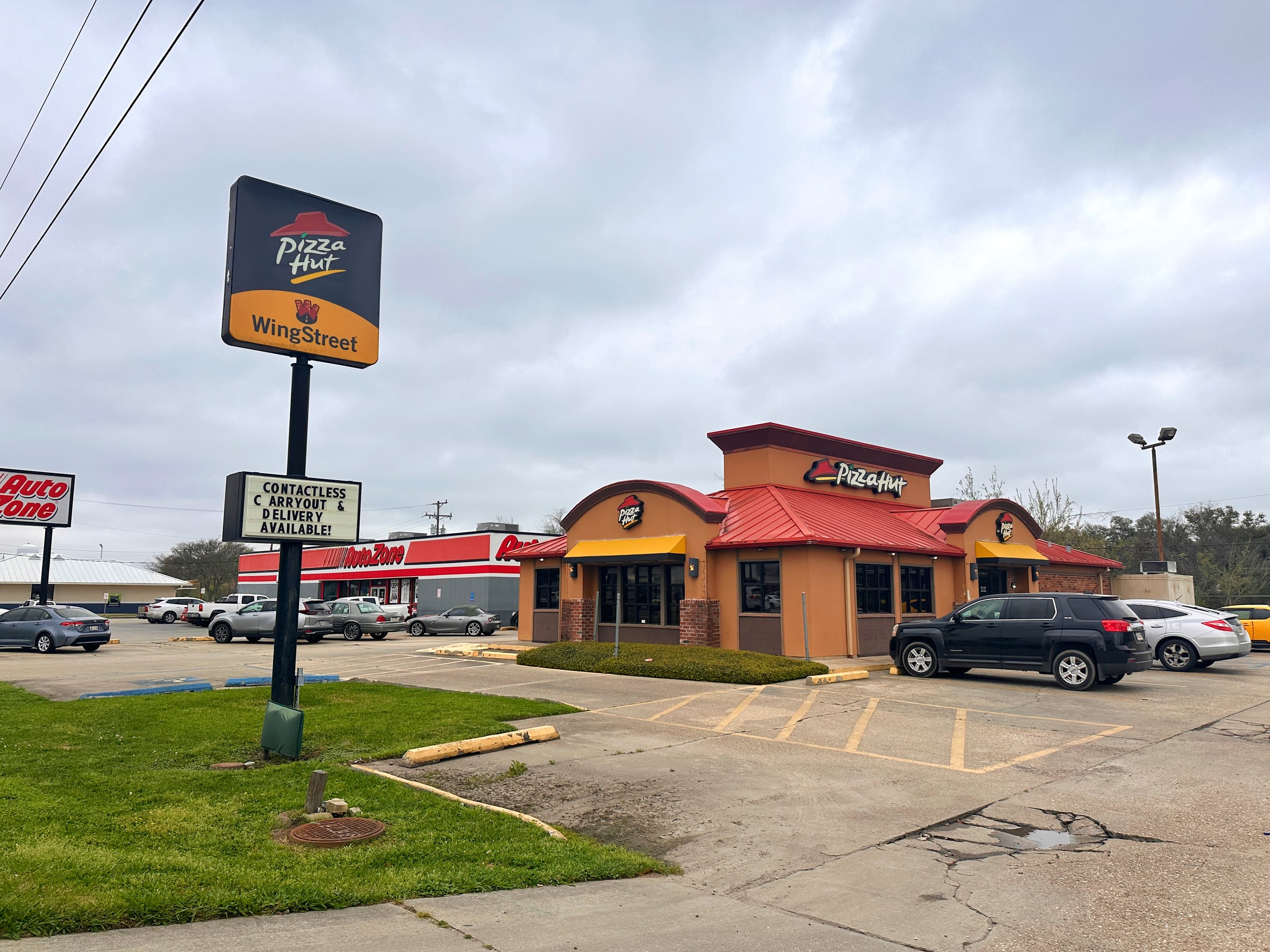 Former Pizza Hut for Sale or Lease - Image 1