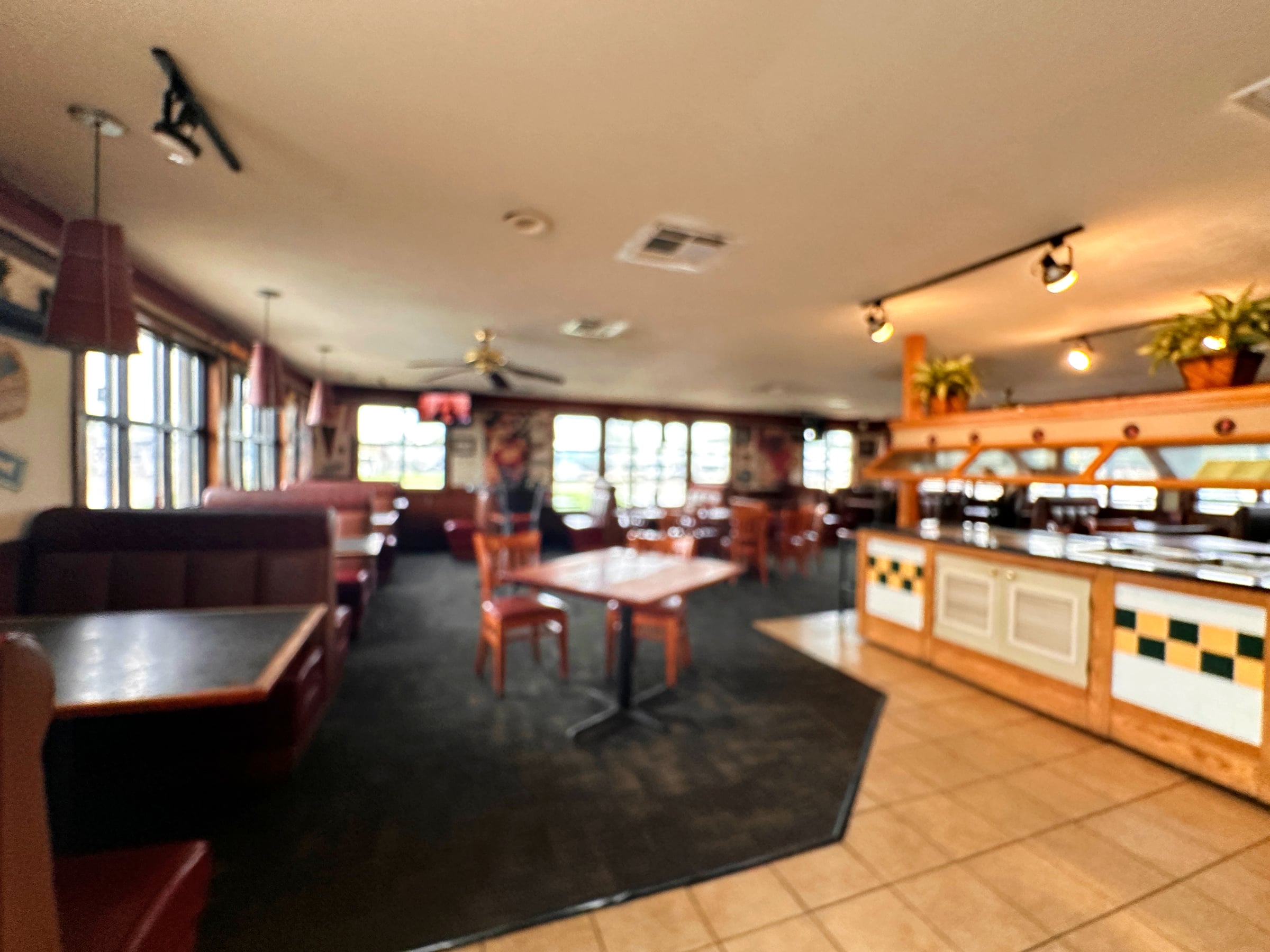 Former Pizza Hut for Sale or Lease - Thumbnail 3