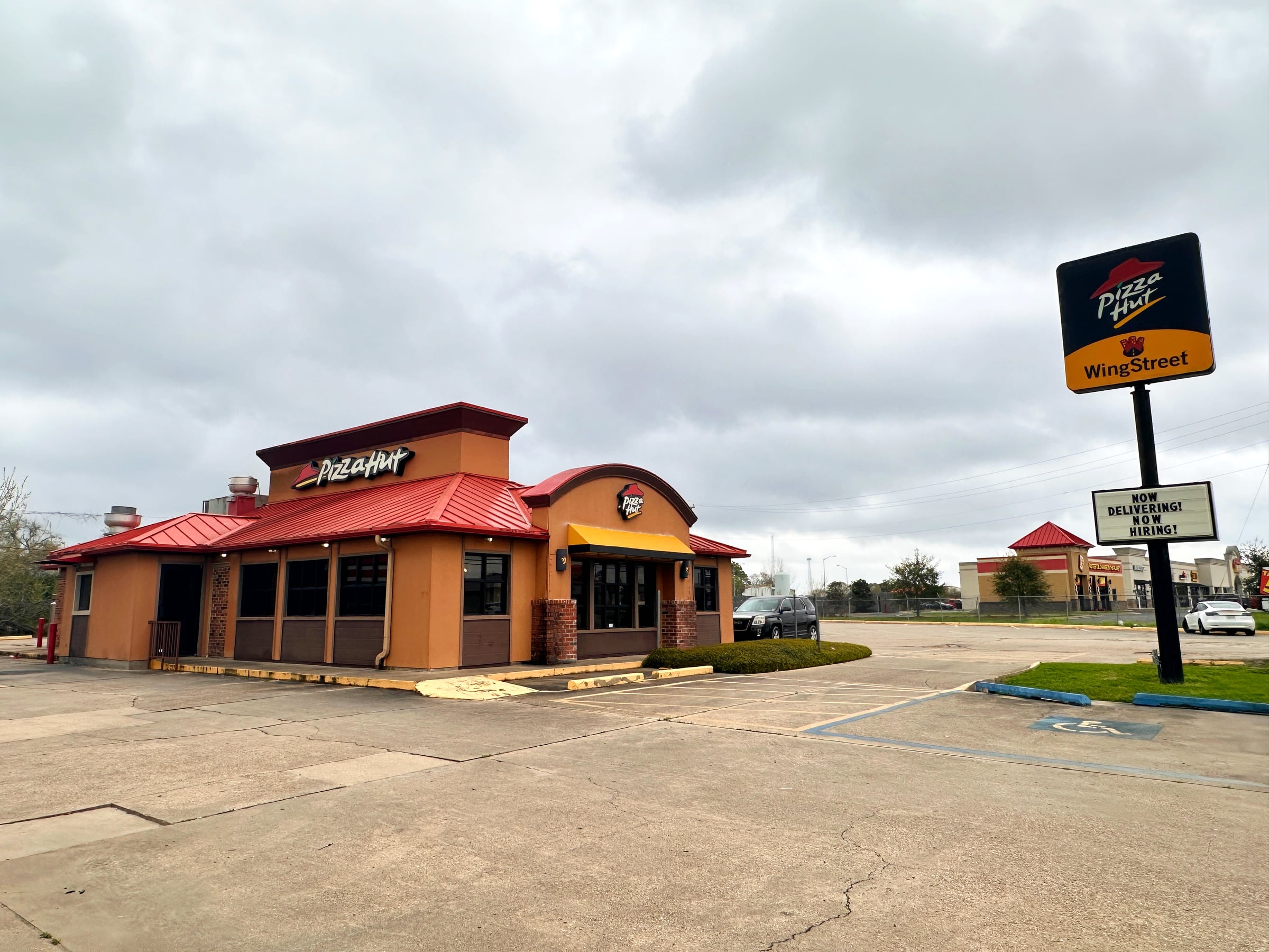 Former Pizza Hut for Sale or Lease - Thumbnail 2