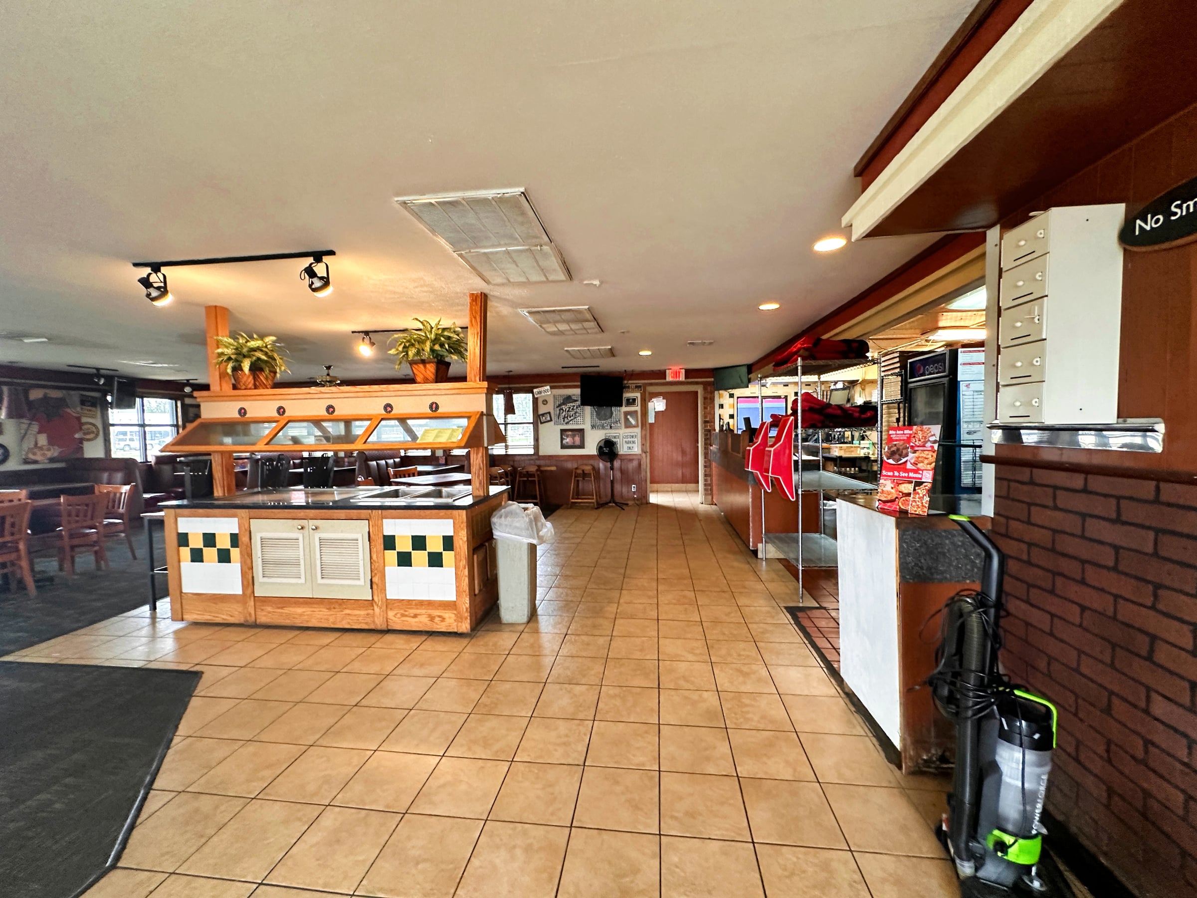 Former Pizza Hut for Sale or Lease - Thumbnail 4